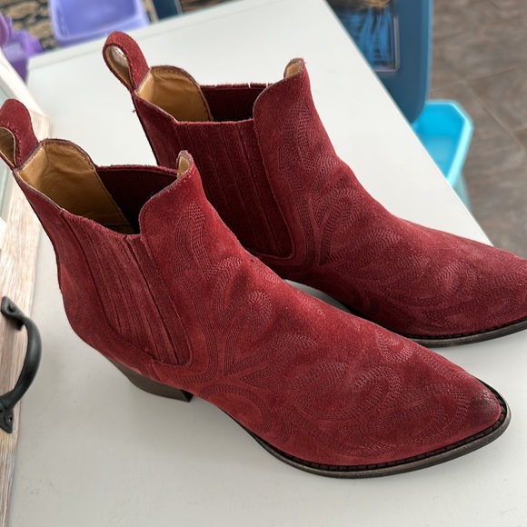 Beautiful red suede bootie style boots. Pull on no zipper - Picture 7 of 8